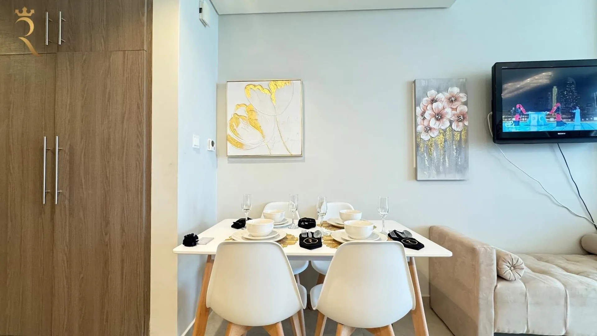 Luxe Studio Free Pool And Gym Access Διαμέρισμα